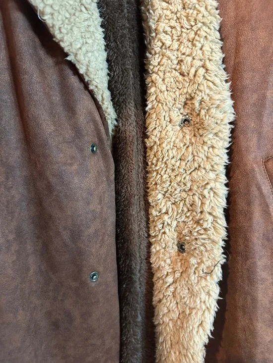 Vintage Brown Shearling Coat with Faux Suede Exterior - Picture 5 of 6